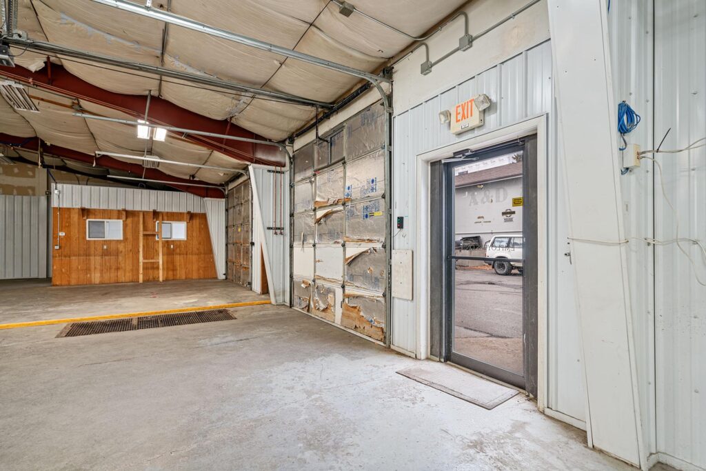 retail industrial warehouse for lease 514 w aspen bozeman mt bay doors endstate commercial partners