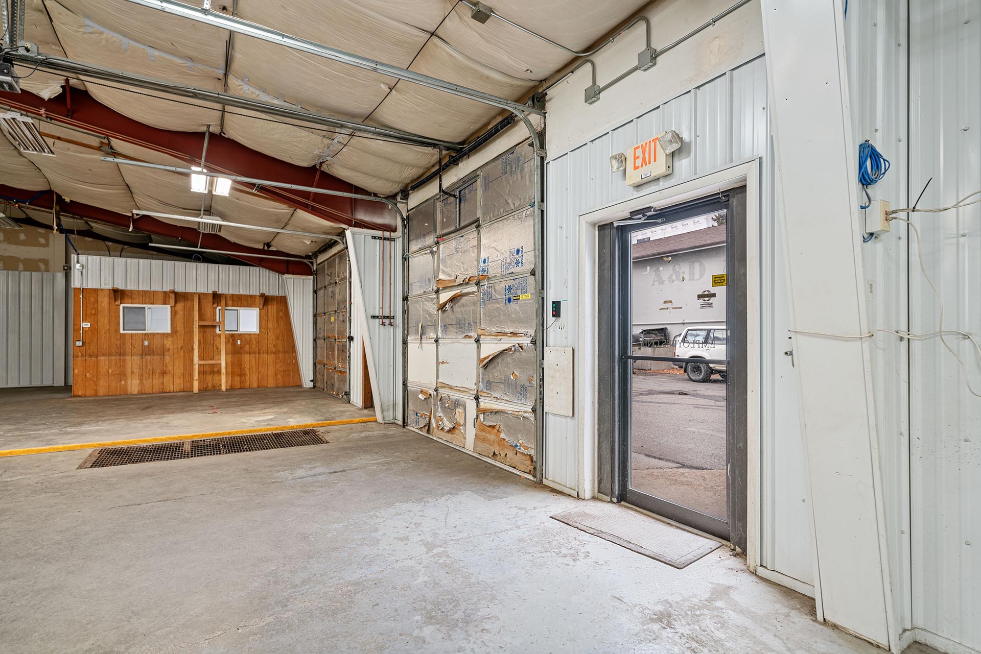 retail industrial warehouse for lease 514 w aspen bozeman mt bay doors endstate commercial partners