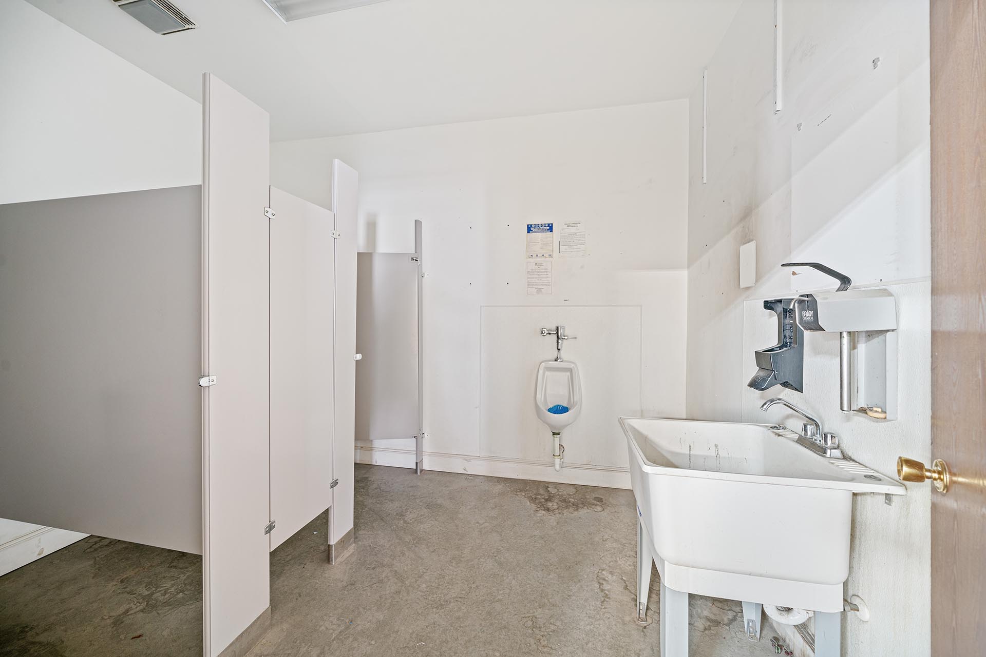retail industrial warehouse for lease 514 w aspen bozeman mt restroom endstate commercial partners