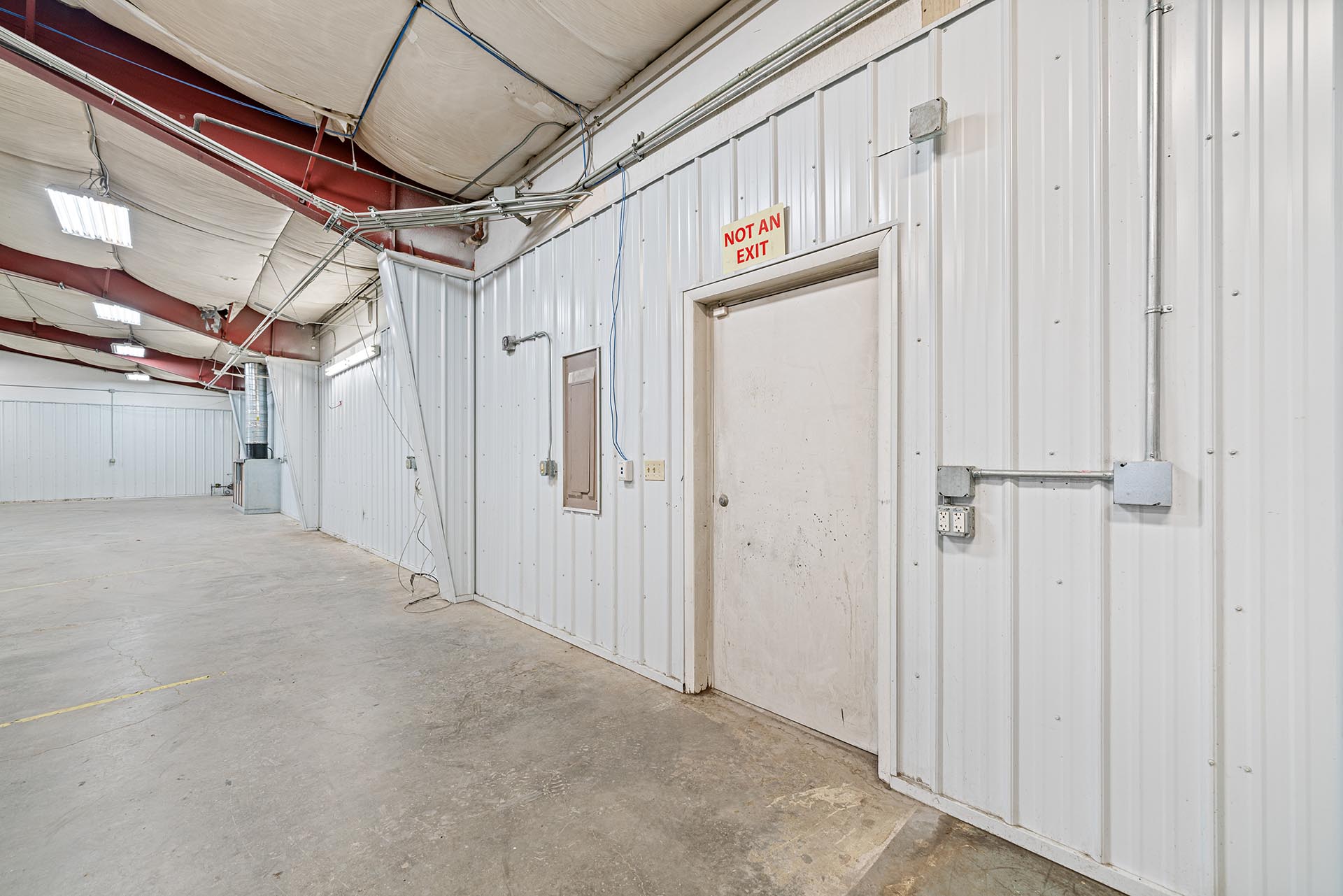 retail industrial warehouse for lease 514 w aspen bozeman mt side doors endstate commercial partners
