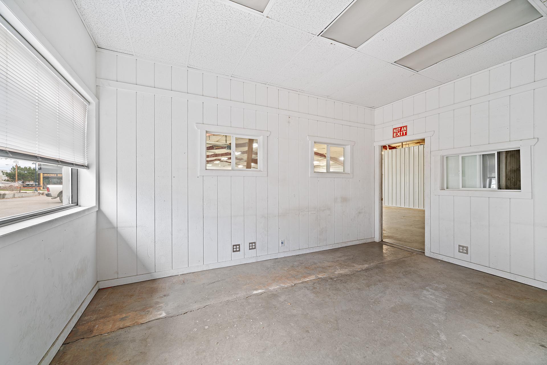 retail industrial warehouse for lease 514 w aspen bozeman mt wood panel endstate commercial partners